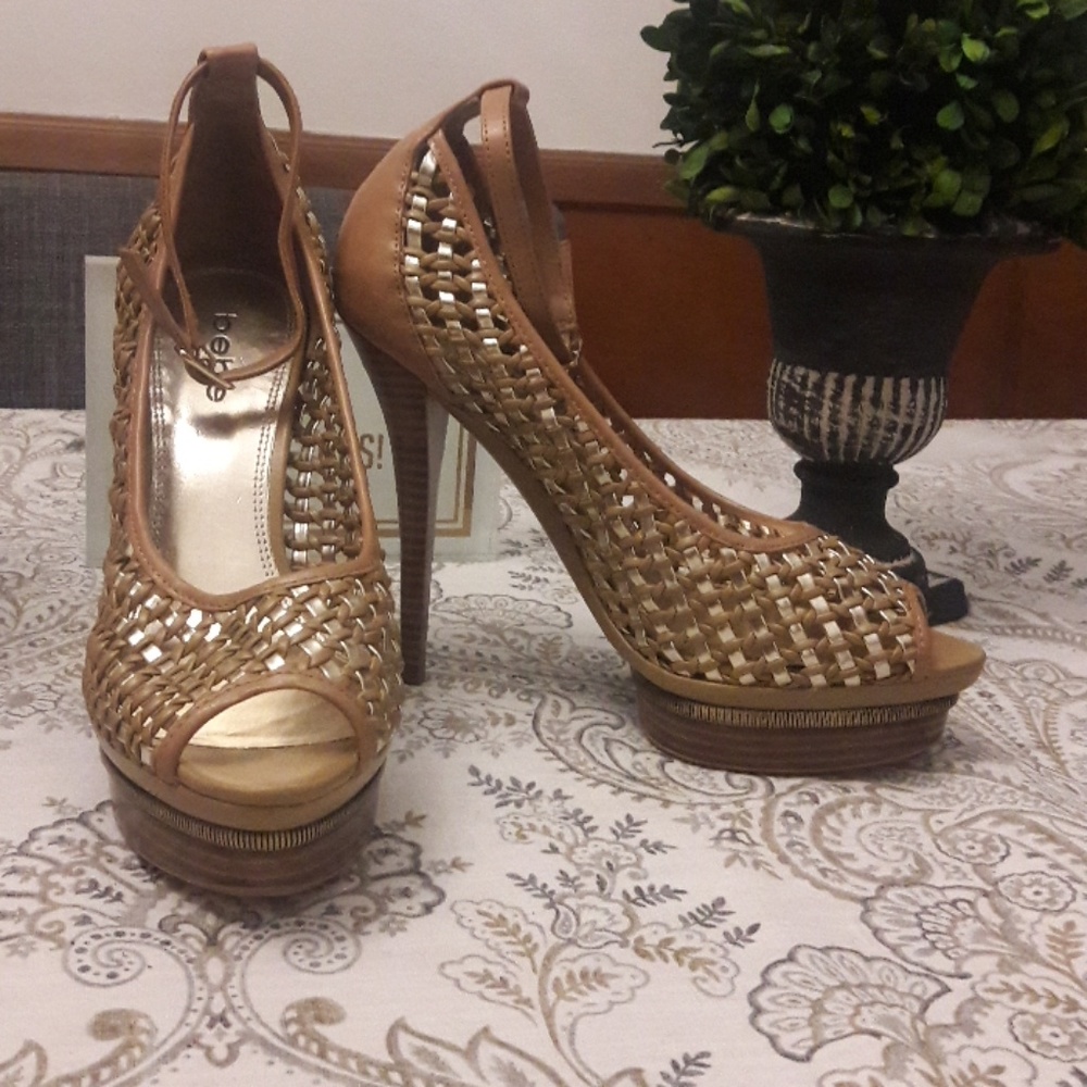 NEW! Bebe  Platform Tan & Silver Mesh Heel sz 10